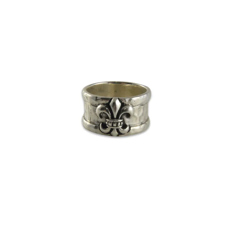 Hammered Pattern with Embossed Goffic Crown Print Sterling Silver Ring