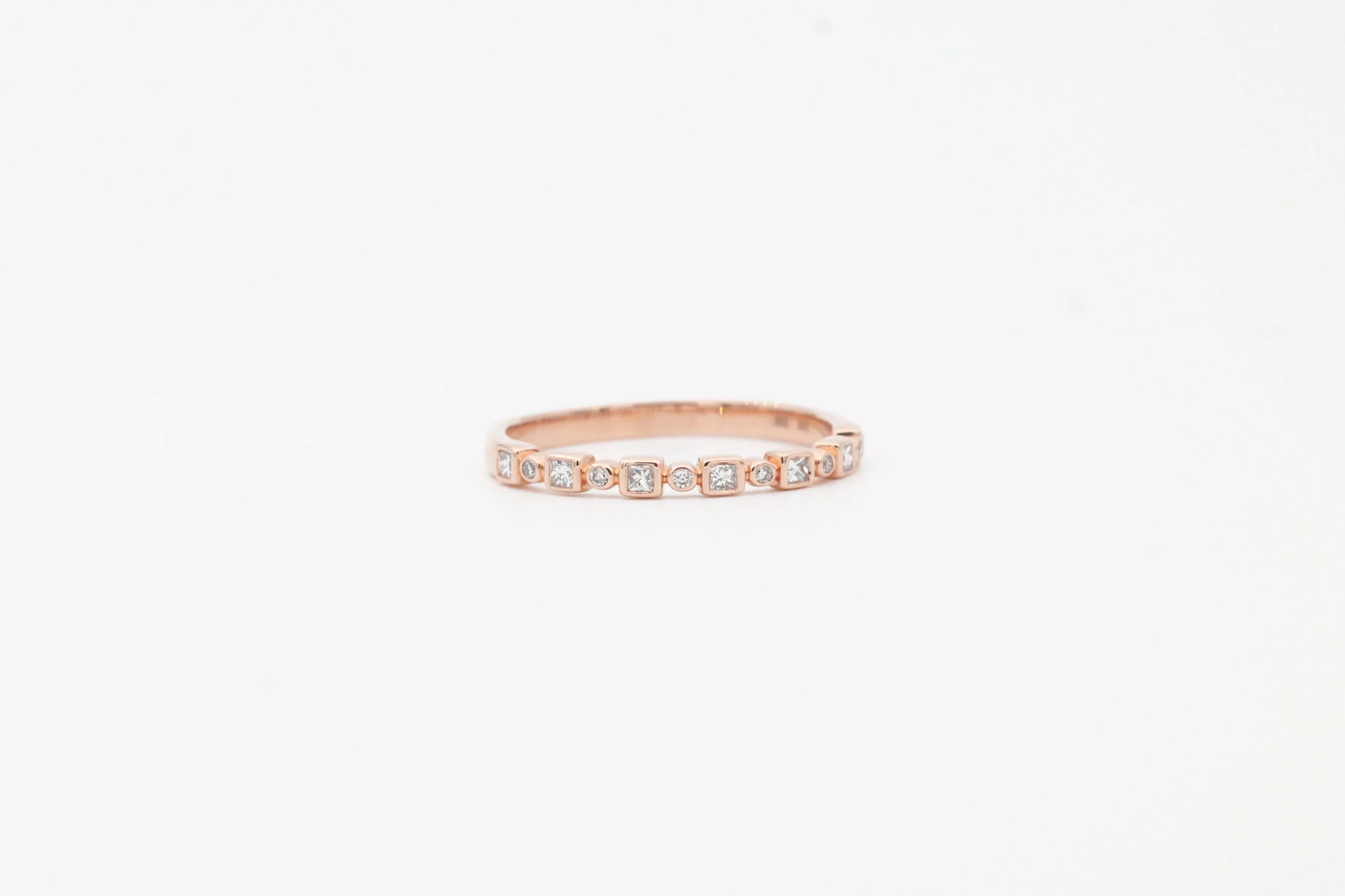 Rose Gold Alternating Shapes Diamond Band